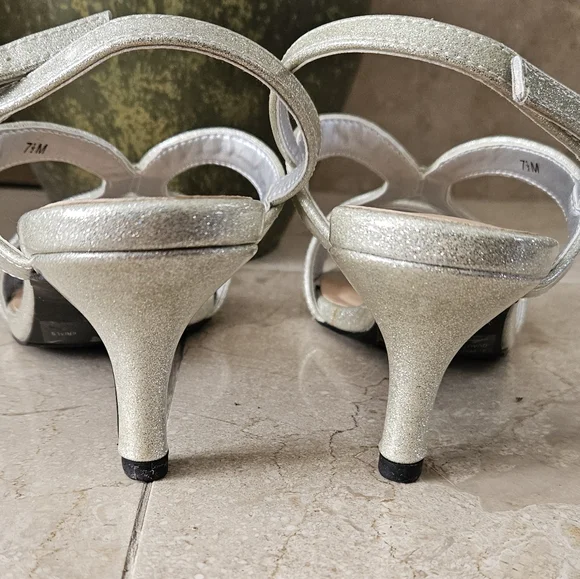 Easy Street Sandals - Picture 3 of 7